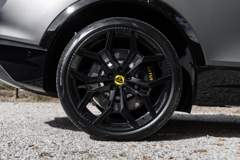 Jantes – LOTUS – ELETRE R – 2021 – Noir Stellar – 11 900 km – 918 ch – Electrique – Transmission : Automatique – Origine France – Privaty Cars – Recherche de supercars hors marché près de Niort