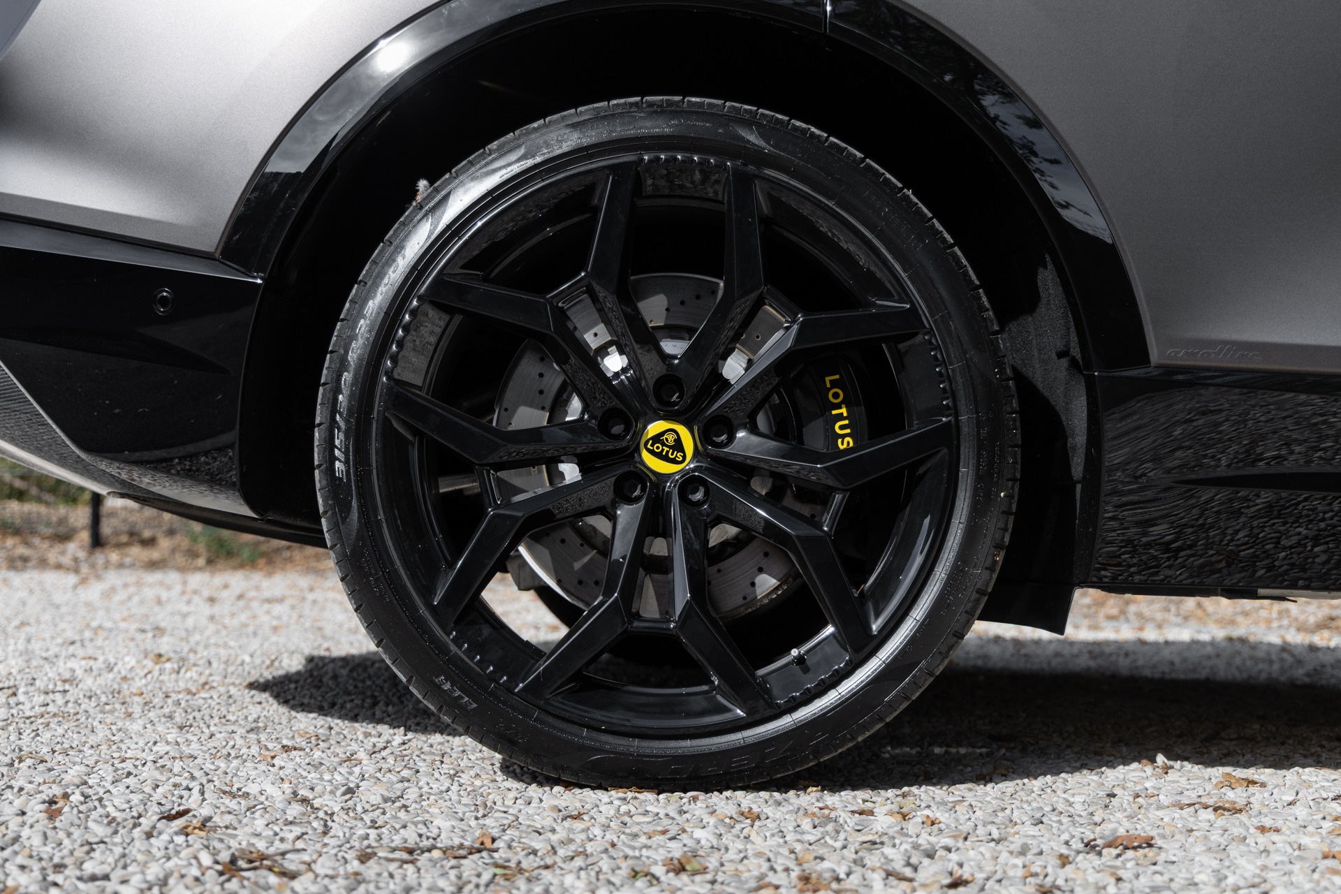 Jantes – LOTUS – ELETRE R – 2021 – Noir Stellar – 11 900 km – 918 ch – Electrique – Transmission : Automatique – Origine France – Privaty Cars – Recherche de supercars hors marché près de Niort