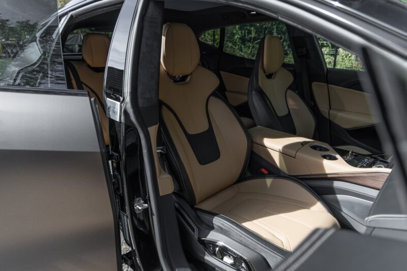 Sièges – LOTUS – ELETRE R – 2021 – Noir Stellar – 11 900 km – 918 ch – Electrique – Transmission : Automatique – Origine France – Privaty Cars – Spécialiste des sportives d’occasion en Nouvelle-Aquitaine
