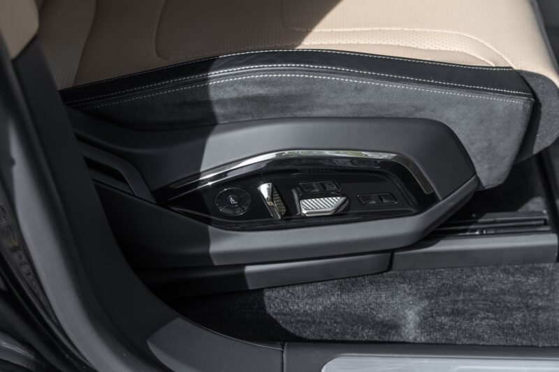 Commandes de réglage de siège – LOTUS – ELETRE R – 2021 – Noir Stellar – 11 900 km – 918 ch – Electrique – Transmission : Automatique – Origine France – Privaty Cars – Rachat immédiat de véhicules de prestige en Nouvelle-Aquitaine