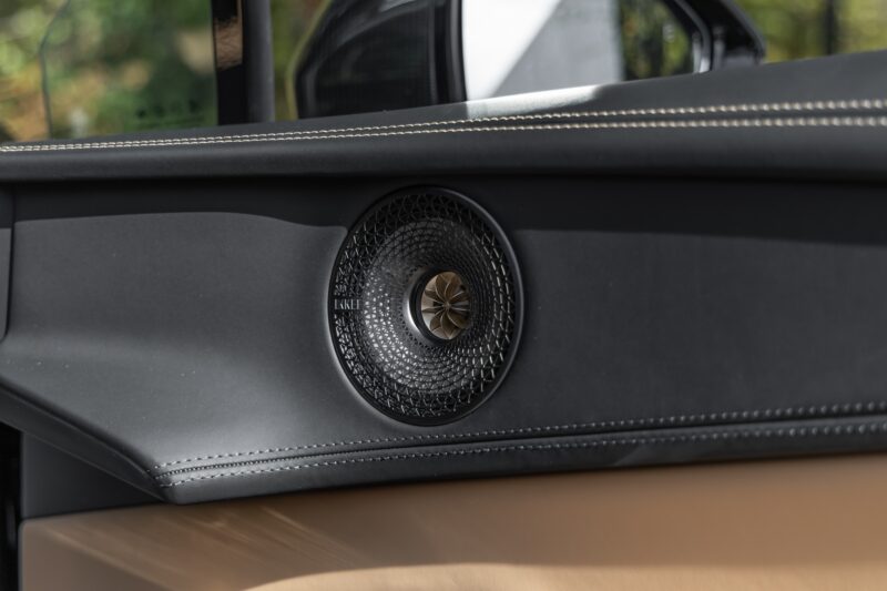 Haut-parleur intégré dans la portière – LOTUS – ELETRE R – 2021 – Noir Stellar – 11 900 km – 918 ch – Electrique – Transmission : Automatique – Origine France – Privaty Cars – Sélection de véhicules LOTUS disponibles proche de Bordeaux