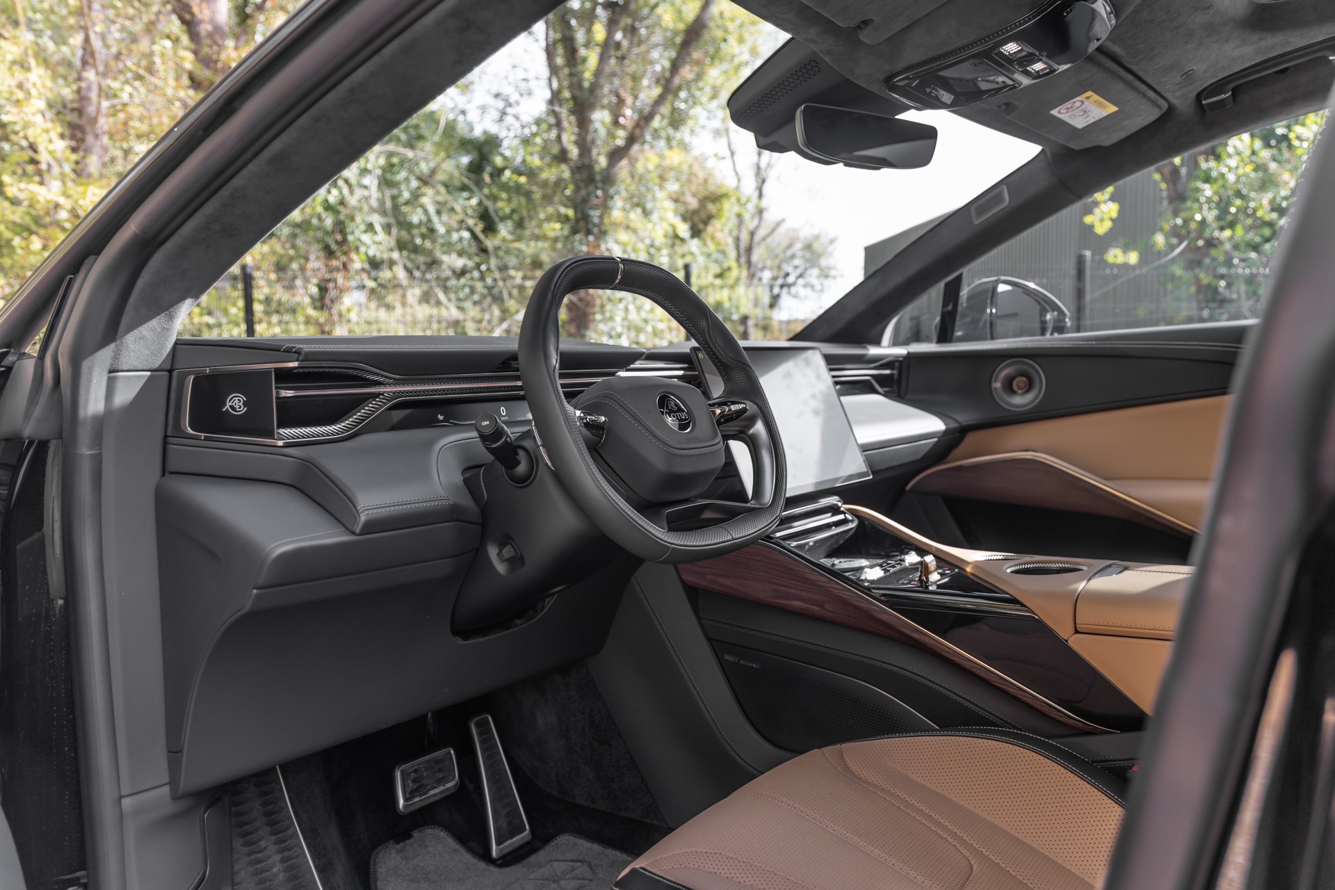 Tableau de bord – LOTUS – ELETRE R – 2021 – Noir Stellar – 11 900 km – 918 ch – Electrique – Transmission : Automatique – Origine France – Privaty Cars – Mandat de vente pour automobiles de luxe en Nouvelle-Aquitaine