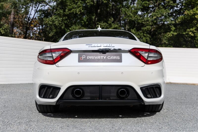Carrosserie – MASERATI – GranTurismo MC Stradale – 2018 – Bianco Fuji – 35 900 km – 460 ch – V8 Atmo – Transmission : Sequentielle – Origine France – Privaty Cars – Spécialiste des sportives d’occasion entre Bordeaux et Nantes
