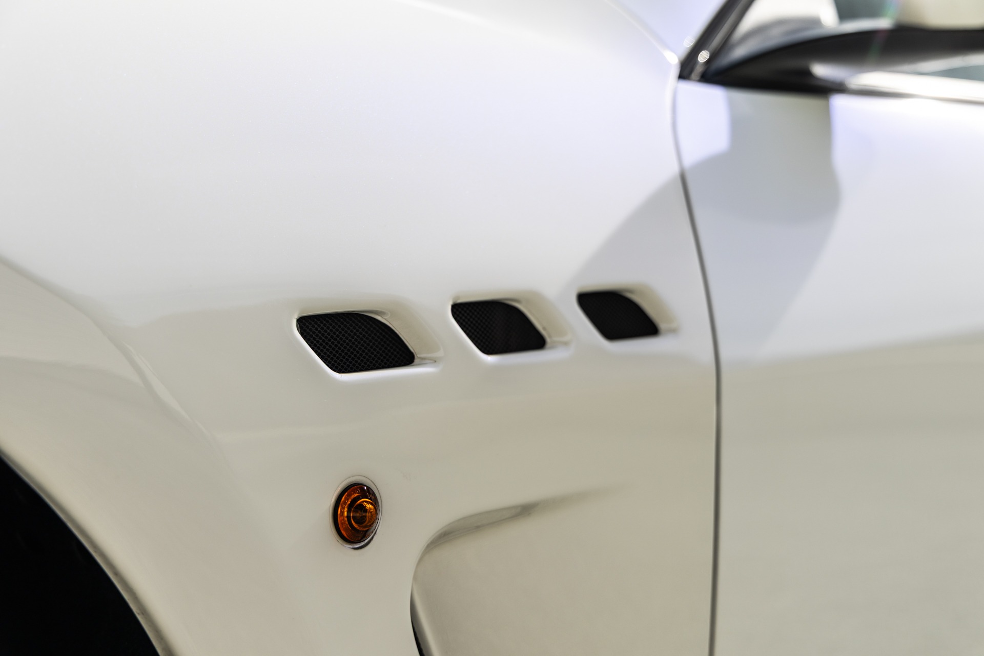 Carrosserie – MASERATI – GranTurismo MC Stradale – 2018 – Bianco Fuji – 35 900 km – 460 ch – V8 Atmo – Transmission : Sequentielle – Origine France – Privaty Cars – Recherche personnalisée de modèles MASERATI près de Niort