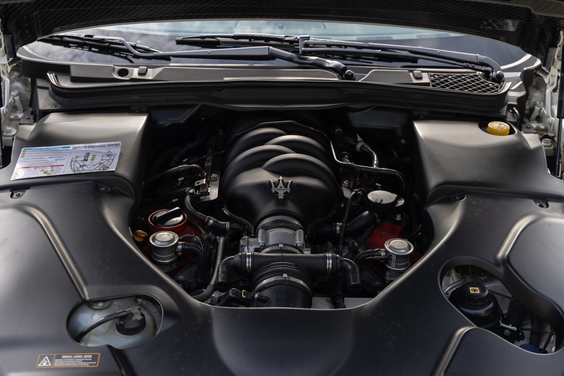 Moteur – MASERATI – GranTurismo MC Stradale – 2018 – Bianco Fuji – 35 900 km – 460 ch – V8 Atmo – Transmission : Sequentielle – Origine France – Privaty Cars – Reprise cash de voitures de luxe sans obligation d’achat à 2 heures de Paris en TGV