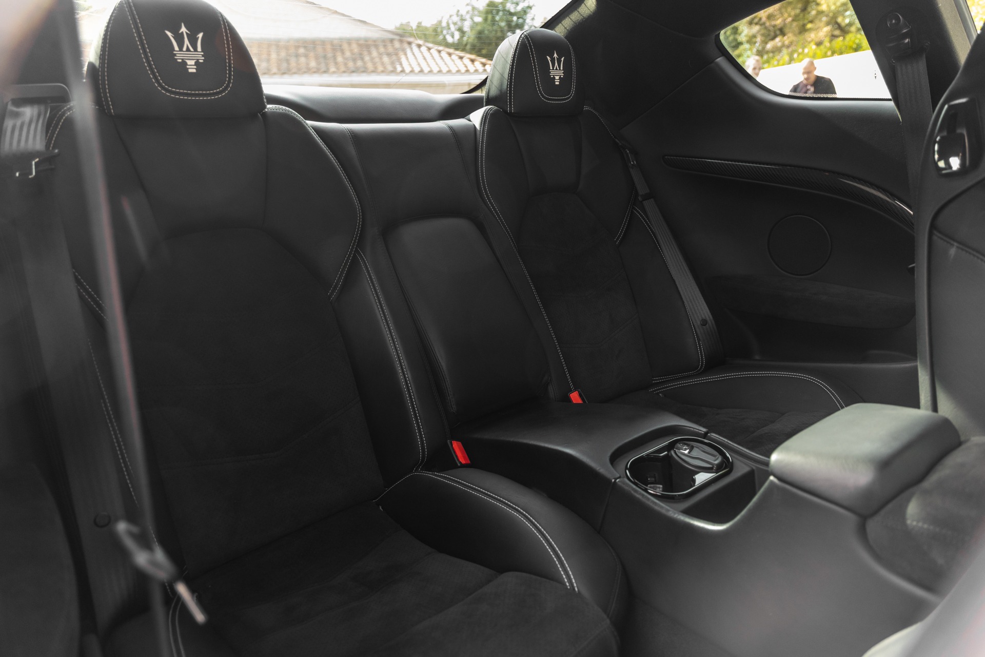 Sièges baquets en cuir – MASERATI – GranTurismo MC Stradale – 2018 – Bianco Fuji – 35 900 km – 460 ch – V8 Atmo – Transmission : Sequentielle – Origine France – Privaty Cars – Rachat cash de voitures MASERATI entre Bordeaux et Nantes
