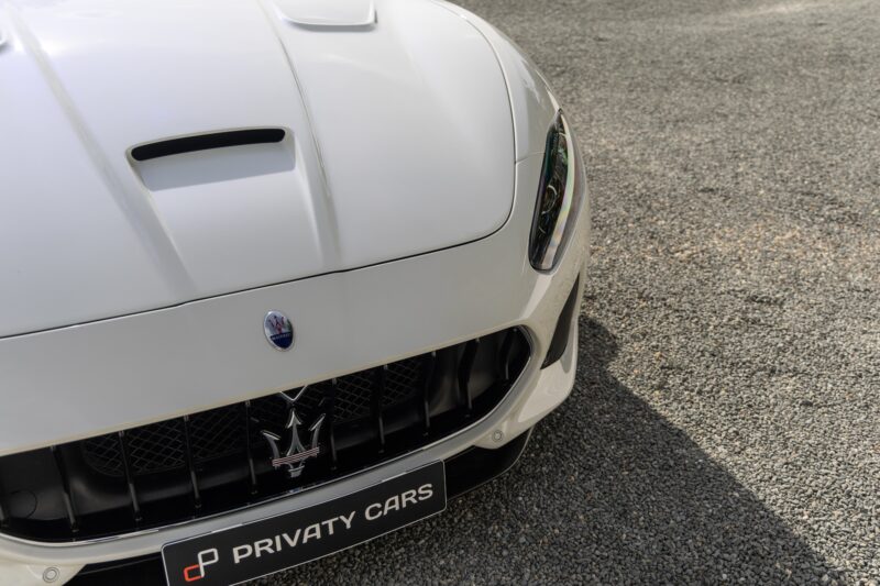 À vendre – MASERATI – GranTurismo MC Stradale – 2018 – Bianco Fuji – 35 900 km – 460 ch – V8 Atmo – Transmission : Sequentielle – Vue principale – Origine France – Privaty Cars – Expertise et vente de modèles Super Sport en Charente-Maritime