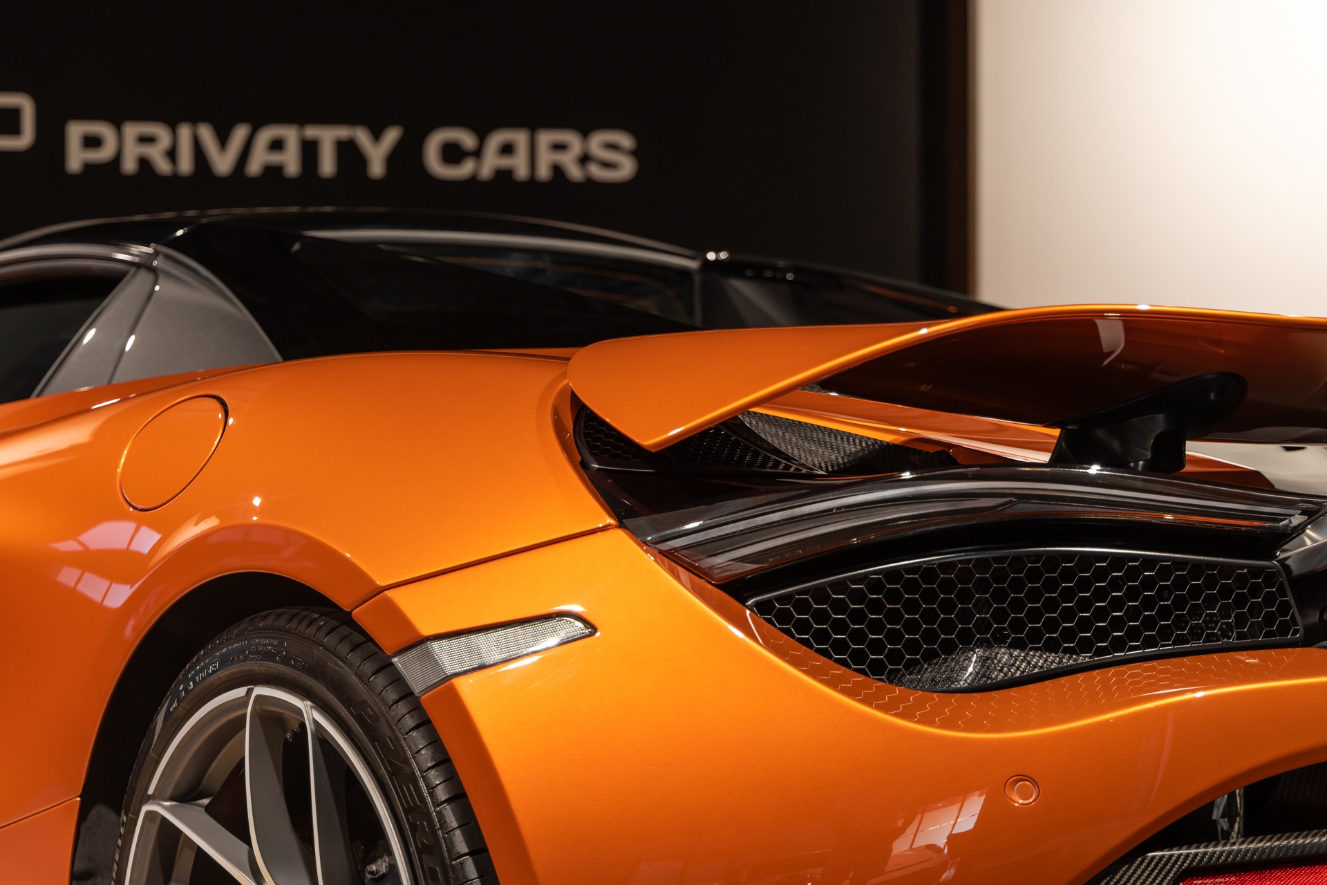 Carrosserie – MCLAREN – 720S Spider – 2019 – Azores Orange – 29 300 km – 720 ch – V8 Bi-Turbo – Transmission : Sequentielle – Origine Allemagne – Privaty Cars – Commerce de voitures de sport luxe et premium près de Niort