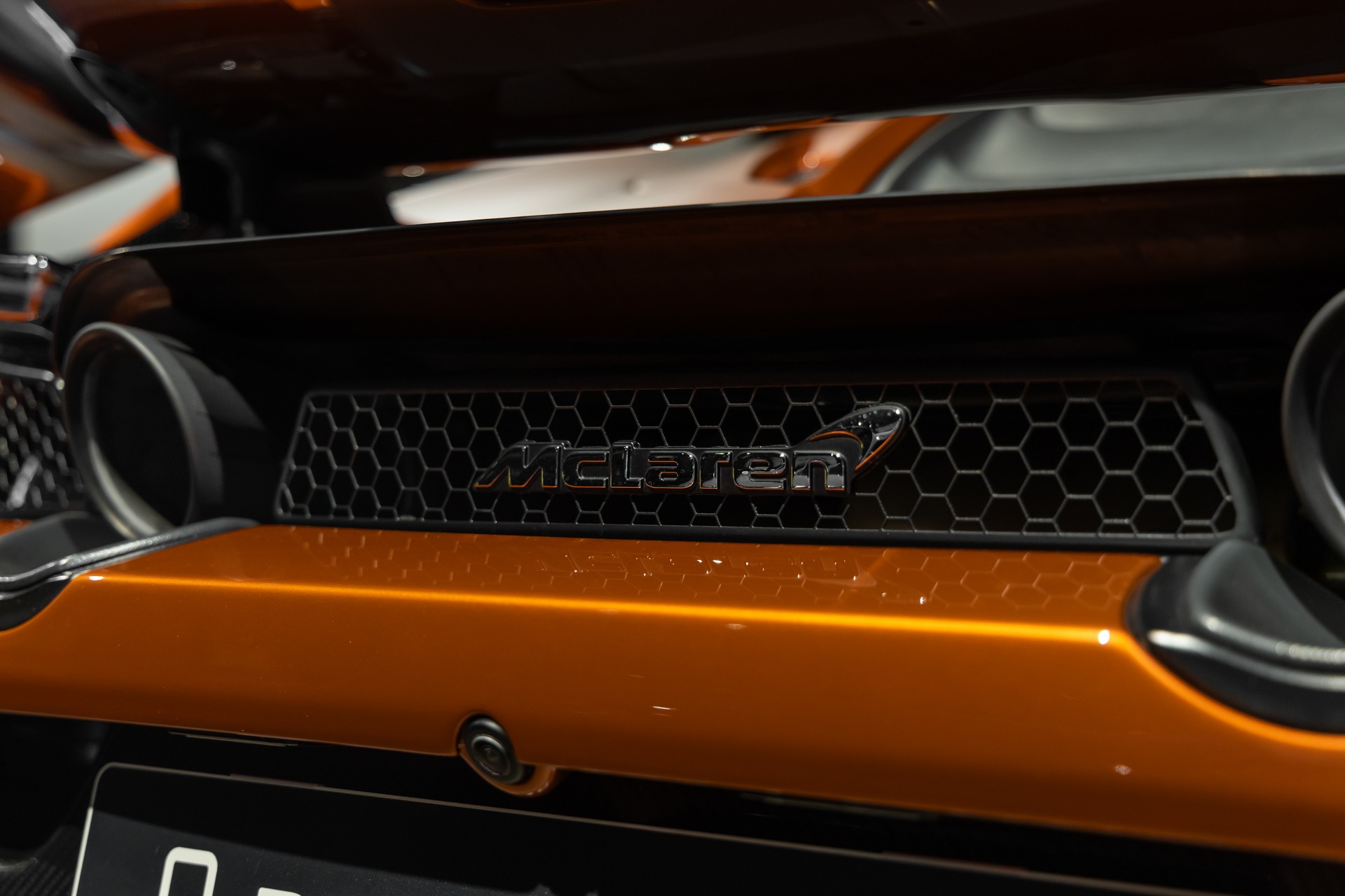Carrosserie – MCLAREN – 720S Spider – 2019 – Azores Orange – 29 300 km – 720 ch – V8 Bi-Turbo – Transmission : Sequentielle – Origine Allemagne – Privaty Cars – Dépôt-vente de véhicules MCLAREN près de Niort