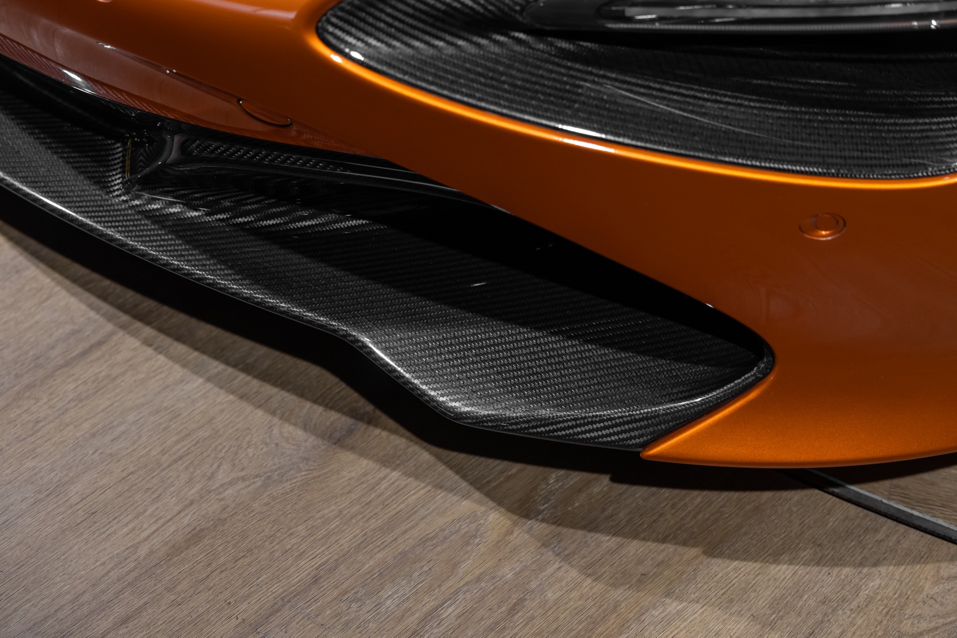 Carrosserie – MCLAREN – 720S Spider – 2019 – Azores Orange – 29 300 km – 720 ch – V8 Bi-Turbo – Transmission : Sequentielle – Origine Allemagne – Privaty Cars – Vente de supercars d’occasion près de Poitiers