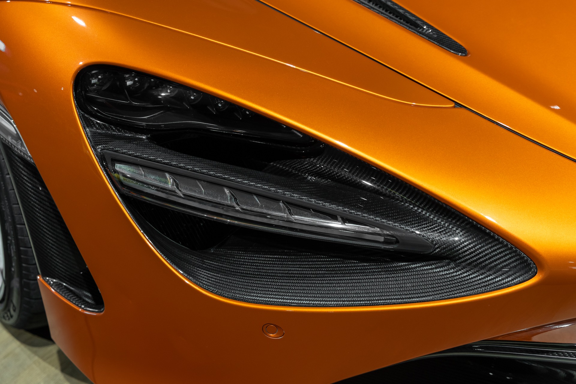Carrosserie – MCLAREN – 720S Spider – 2019 – Azores Orange – 29 300 km – 720 ch – V8 Bi-Turbo – Transmission : Sequentielle – Origine Allemagne – Privaty Cars – Showroom de voitures de sport haut de gamme à La Rochelle