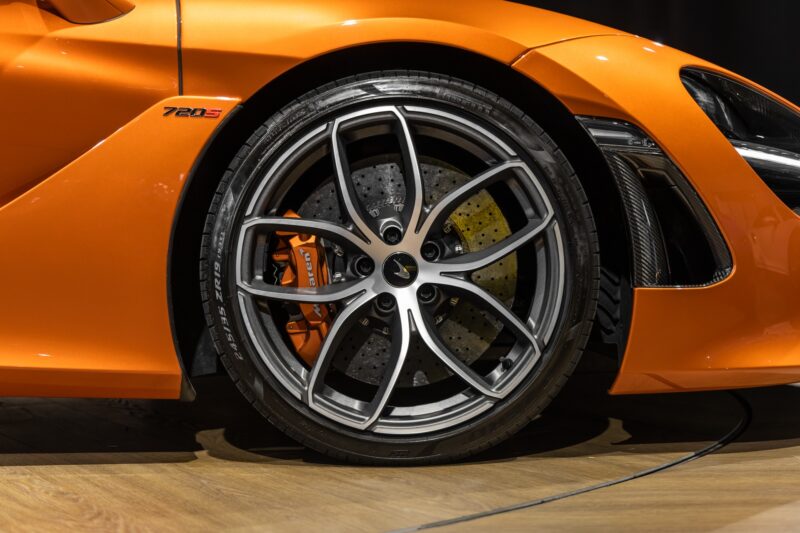 Jantes – MCLAREN – 720S Spider – 2019 – Azores Orange – 29 300 km – 720 ch – V8 Bi-Turbo – Transmission : Sequentielle – Origine Allemagne – Privaty Cars – Showroom de voitures de sport haut de gamme près de Niort