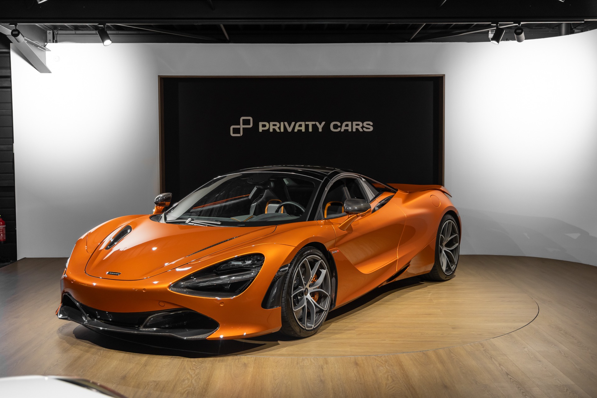 À vendre – MCLAREN – 720S Spider – 2019 – Azores Orange – 29 300 km – 720 ch – V8 Bi-Turbo – Transmission : Sequentielle – Photo principale – Origine Allemagne – Privaty Cars – Rachat immédiat de véhicules de prestige à 2 heures de Paris en TGV