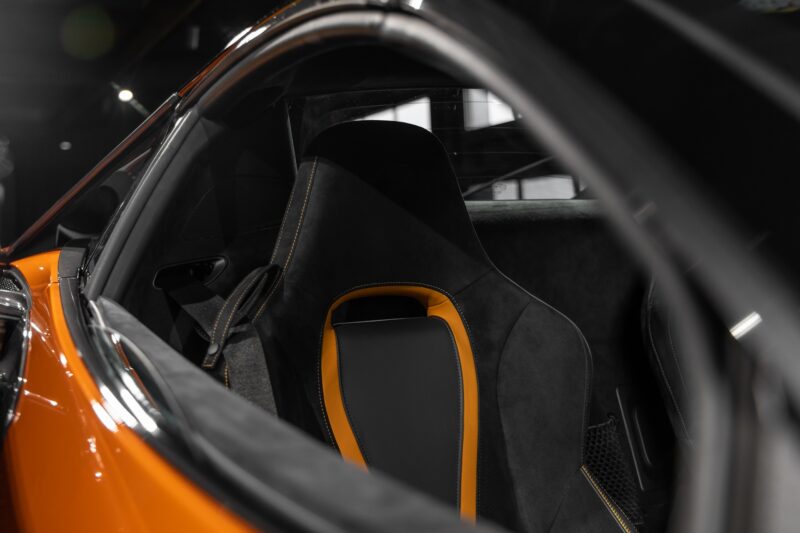 Sièges baquets en alcantara – MCLAREN – 720S Spider – 2019 – Azores Orange – 29 300 km – 720 ch – V8 Bi-Turbo – Transmission : Sequentielle – Origine Allemagne – Privaty Cars – Courtage automobile pour véhicules exclusifs proche de Nantes