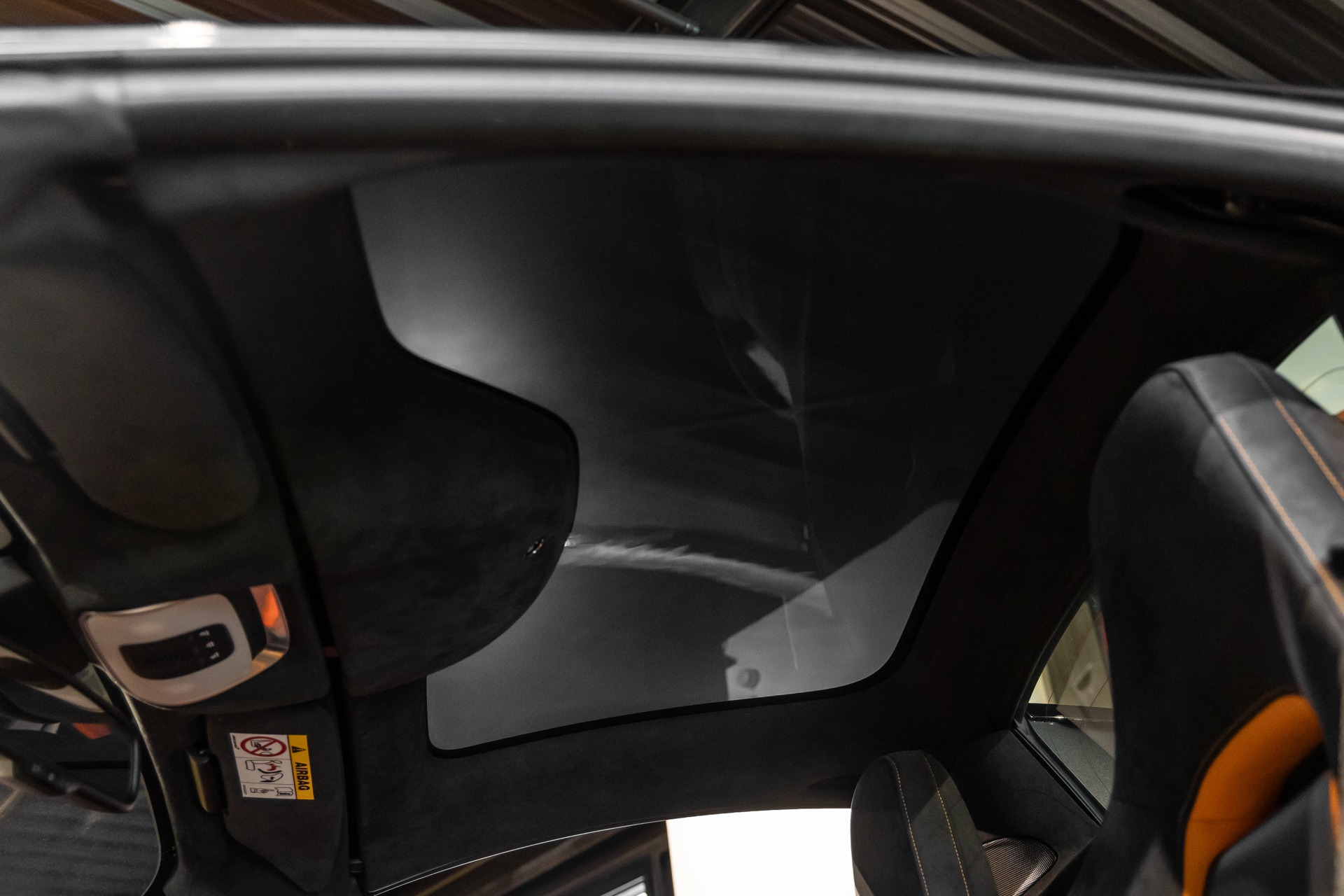 Toit en verre panoramique – MCLAREN – 720S Spider – 2019 – Azores Orange – 29 300 km – 720 ch – V8 Bi-Turbo – Transmission : Sequentielle – Origine Allemagne – Privaty Cars – Dépôt-vente sécurisé de véhicules de prestige en Charente-Maritime
