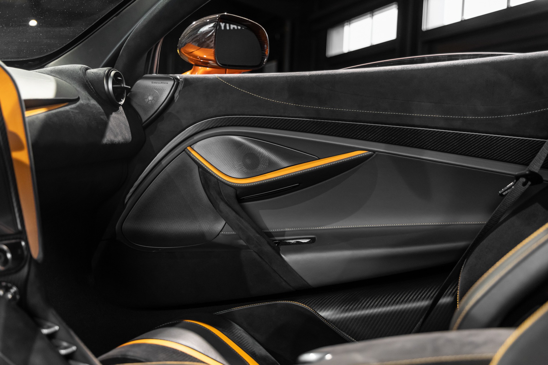 Tableau de bord – MCLAREN – 720S Spider – 2019 – Azores Orange – 29 300 km – 720 ch – V8 Bi-Turbo – Transmission : Sequentielle – Origine Allemagne – Privaty Cars – Dépôt-vente de voitures de sport et véhicules d’exception dans l’Ouest de la France
