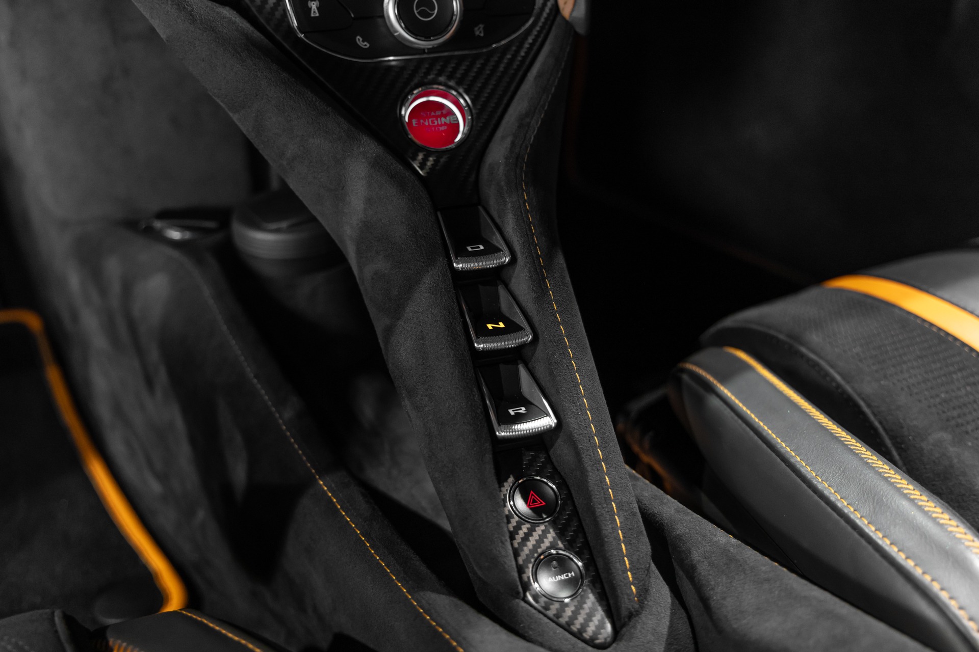Tableau de bord – MCLAREN – 720S Spider – 2019 – Azores Orange – 29 300 km – 720 ch – V8 Bi-Turbo – Transmission : Sequentielle – Origine Allemagne – Privaty Cars – Expert des sportives d’occasion haut de gamme proche de Bordeaux