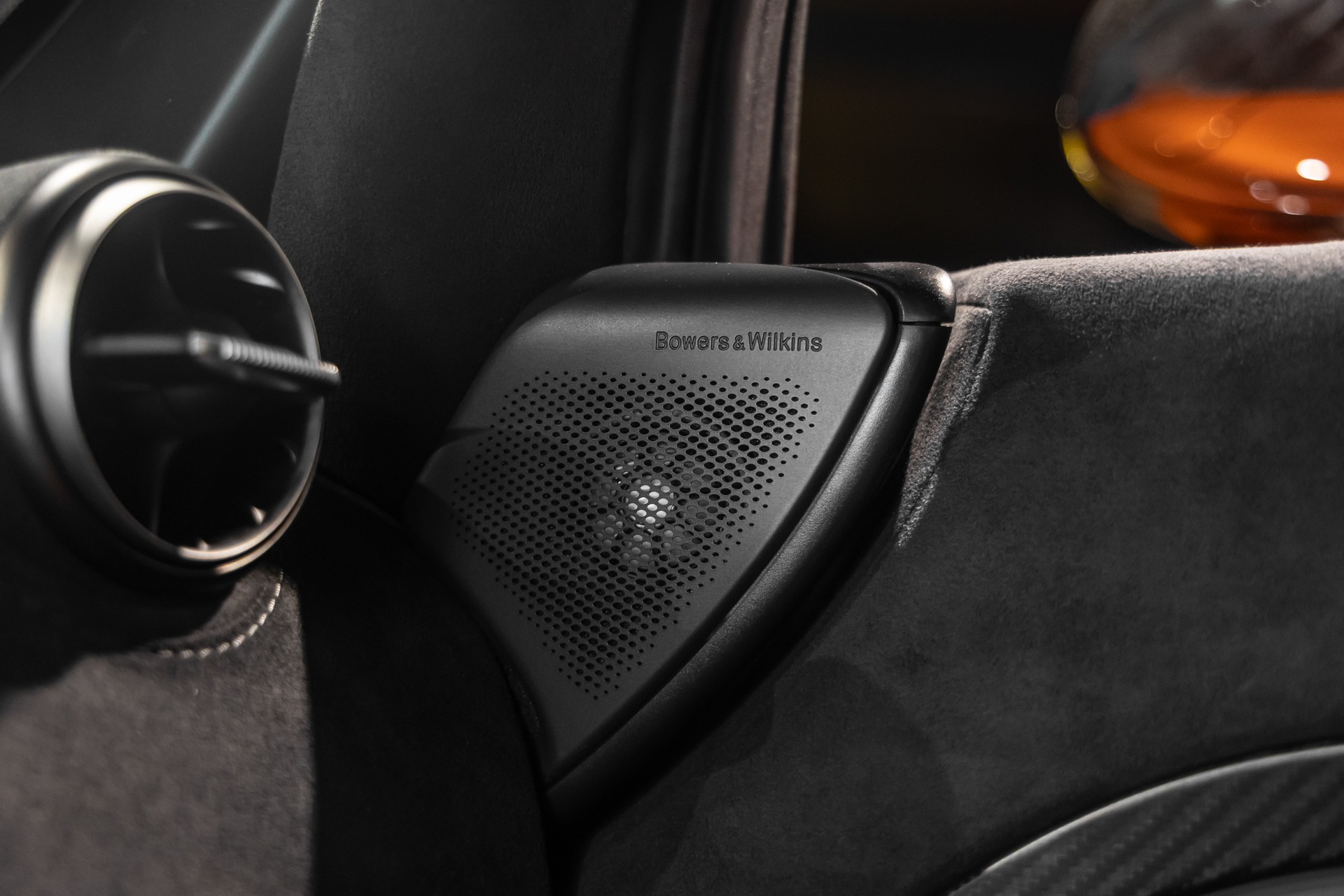 Haut-parleur Bowers & Wilkins – MCLAREN – 720S Spider – 2019 – Azores Orange – 29 300 km – 720 ch – V8 Bi-Turbo – Transmission : Sequentielle – Origine Allemagne – Privaty Cars – Recherche personnalisée de modèles MCLAREN dans l’Ouest de la France