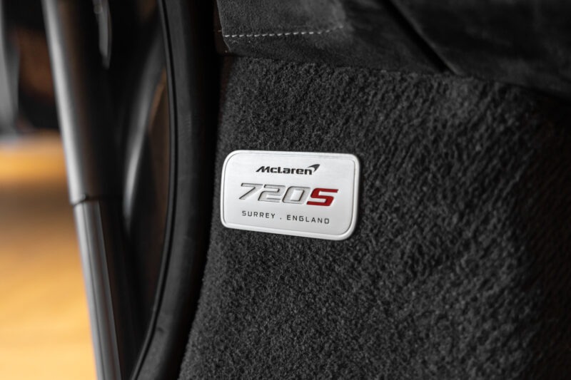 Tableau de bord – MCLAREN – 720S Spider – 2019 – Azores Orange – 29 300 km – 720 ch – V8 Bi-Turbo – Transmission : Sequentielle – Origine Allemagne – Privaty Cars – Showroom de voitures de sport haut de gamme proche de Nantes