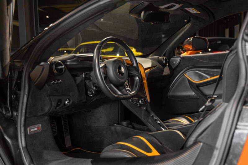Tableau de bord – MCLAREN – 720S Spider – 2019 – Azores Orange – 29 300 km – 720 ch – V8 Bi-Turbo – Transmission : Sequentielle – Origine Allemagne – Privaty Cars – Achat et vente de voitures de luxe d’occasion près de Poitiers