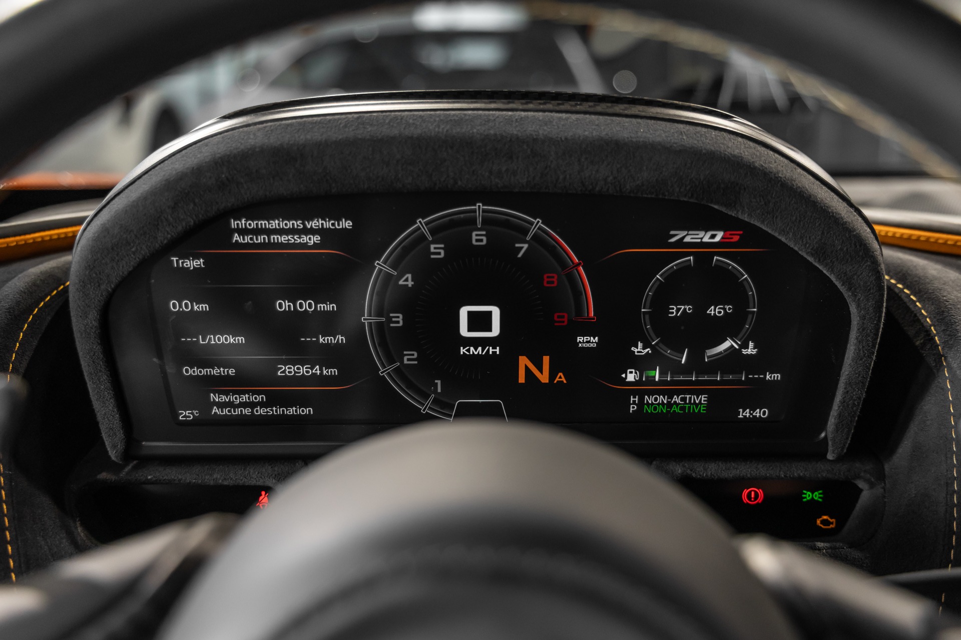 Volant – MCLAREN – 720S Spider – 2019 – Azores Orange – 29 300 km – 720 ch – V8 Bi-Turbo – Transmission : Sequentielle – Origine Allemagne – Privaty Cars – Expert des sportives d’occasion haut de gamme près de Niort