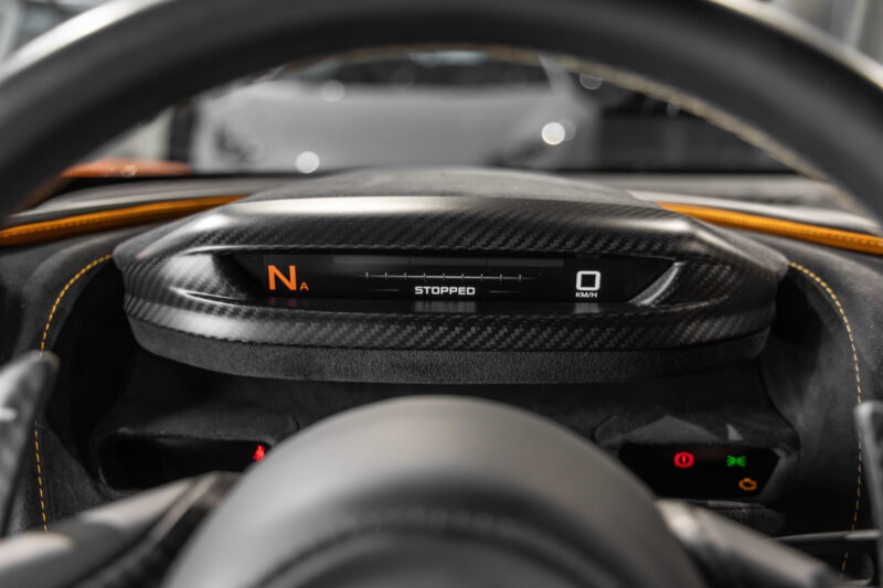 Volant – MCLAREN – 720S Spider – 2019 – Azores Orange – 29 300 km – 720 ch – V8 Bi-Turbo – Transmission : Sequentielle – Origine Allemagne – Privaty Cars – Expertise et vente de modèles Super Sport proche de Nantes