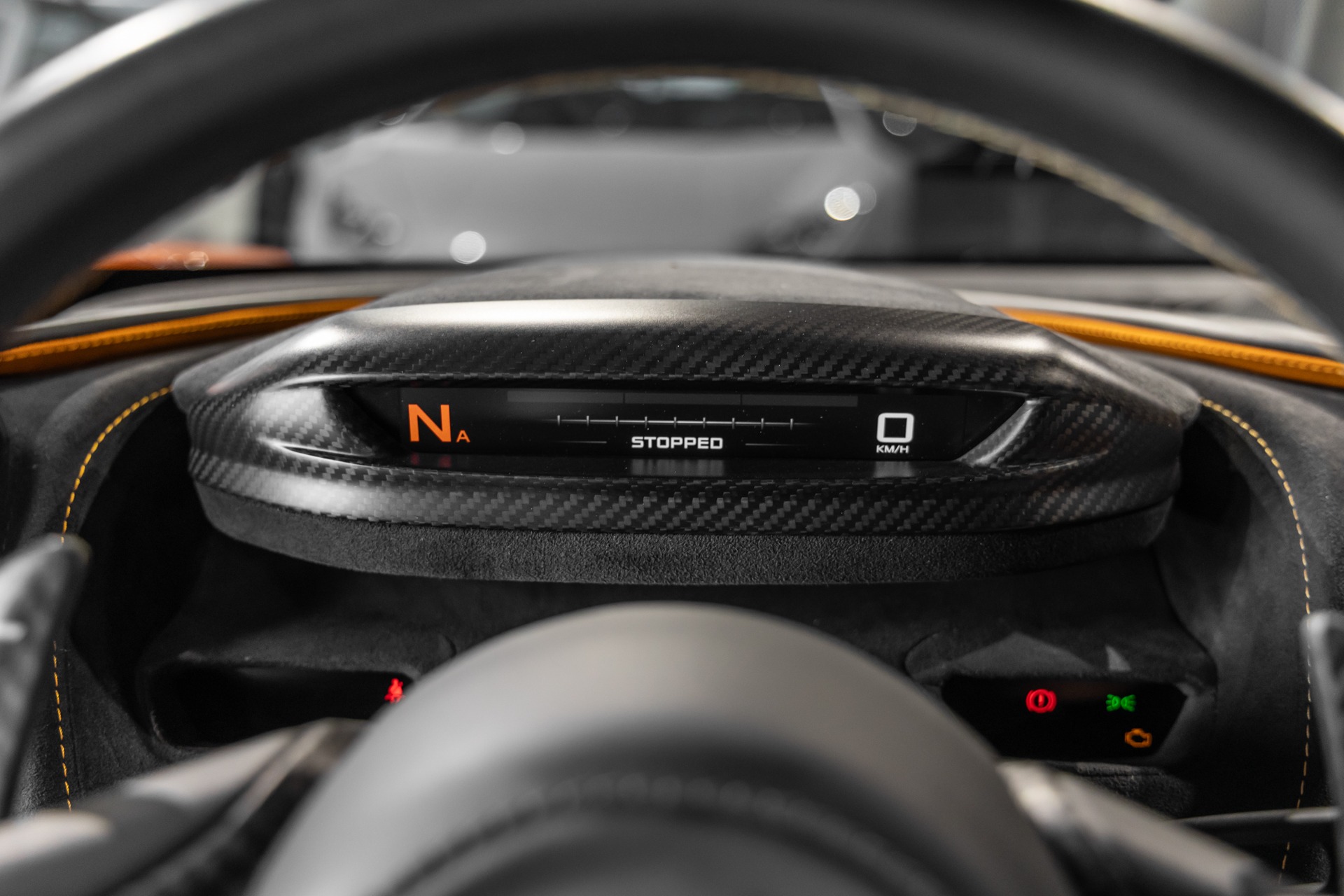 Volant – MCLAREN – 720S Spider – 2019 – Azores Orange – 29 300 km – 720 ch – V8 Bi-Turbo – Transmission : Sequentielle – Origine Allemagne – Privaty Cars – Expertise et vente de modèles Super Sport proche de Nantes