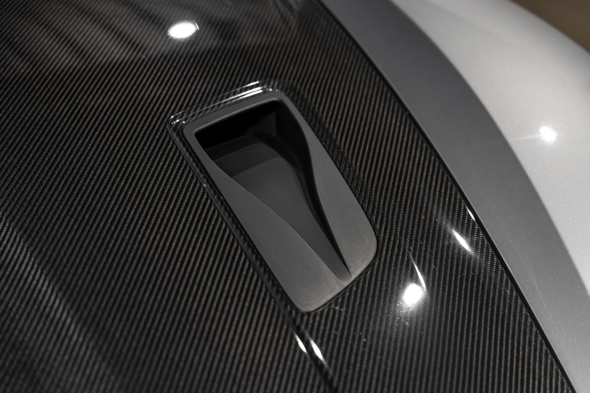 Carrosserie – PORSCHE – 718 GT4RS – 2024 – Gris Argent GT – 12 900 km – 500 ch – Flat 6 Atmo – Transmission : Sequentielle – Origine France – Privaty Cars – Spécialiste indépendant Porsche, Ferrari et McLaren près de Poitiers