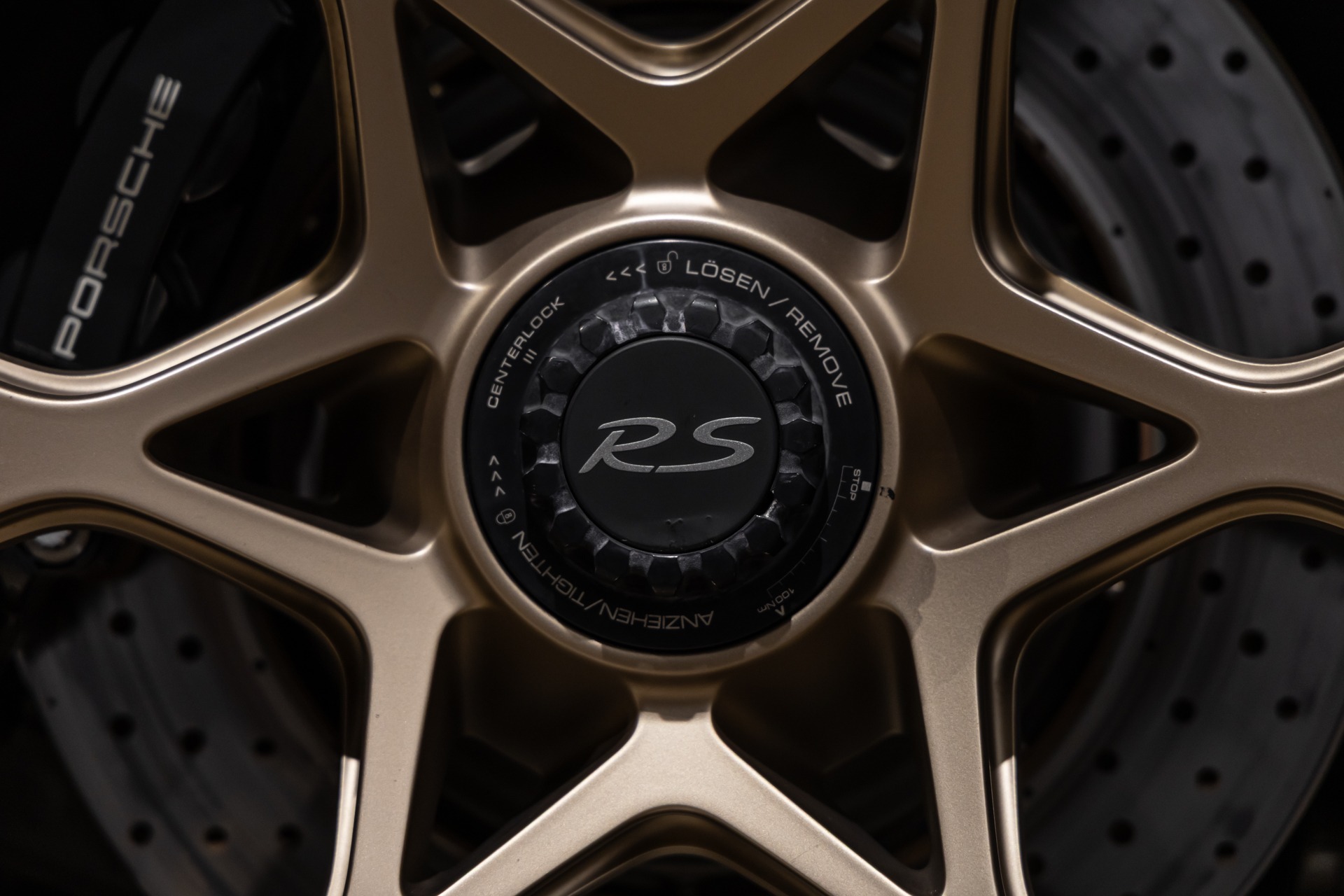 Jantes – PORSCHE – 718 GT4RS – 2024 – Gris Argent GT – 12 900 km – 500 ch – Flat 6 Atmo – Transmission : Sequentielle – Origine France – Privaty Cars – Expertise et vente de modèles Super Sport en Nouvelle-Aquitaine