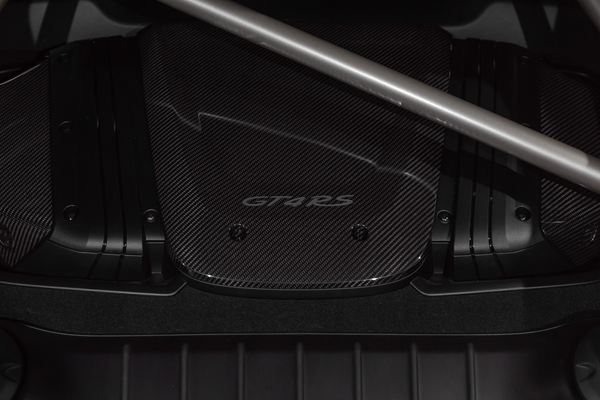 Moteur – PORSCHE – 718 GT4RS – 2024 – Gris Argent GT – 12 900 km – 500 ch – Flat 6 Atmo – Transmission : Sequentielle – Origine France – Privaty Cars – Courtage automobile pour véhicules exclusifs en Nouvelle-Aquitaine