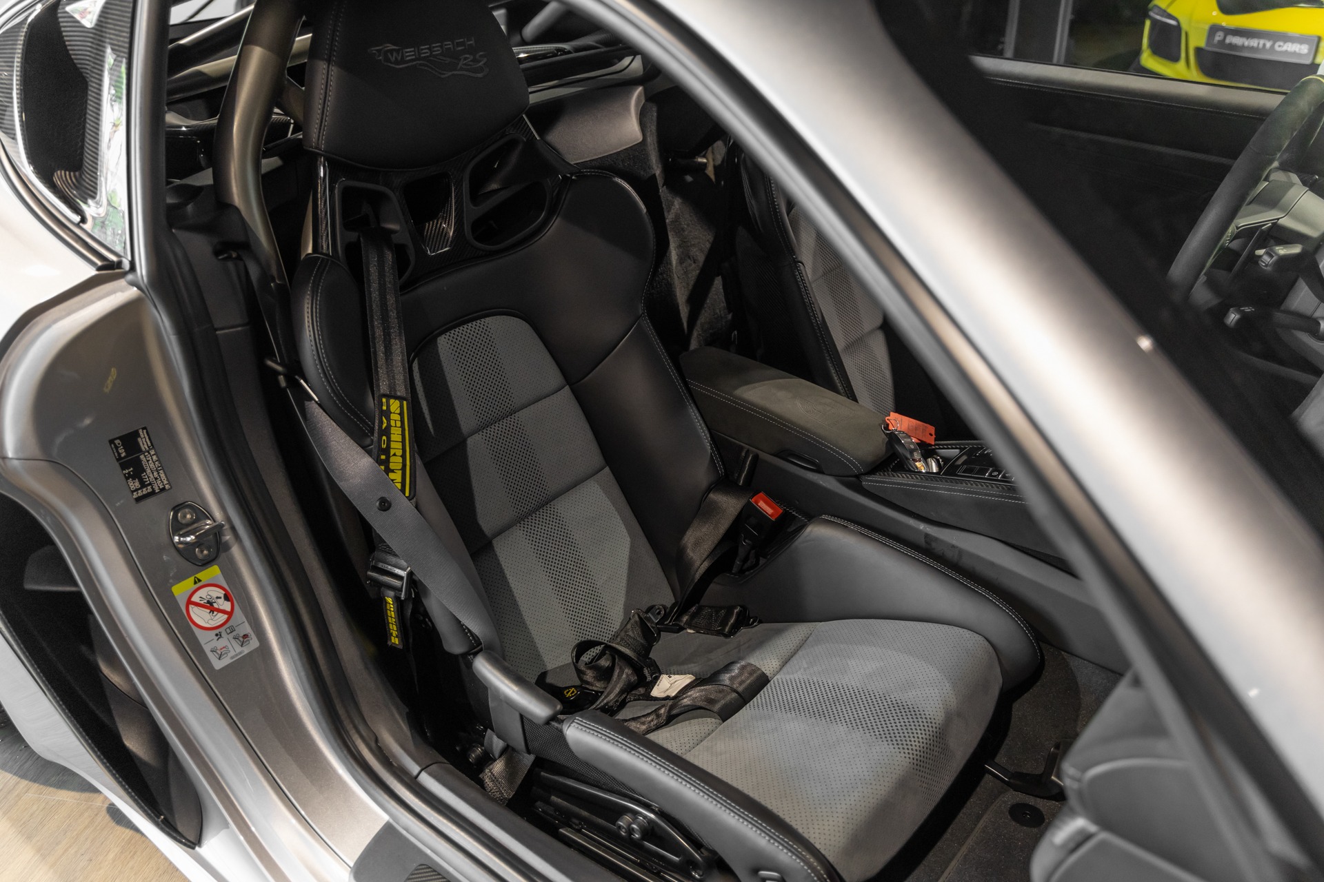 Sièges – PORSCHE – 718 GT4RS – 2024 – Gris Argent GT – 12 900 km – 500 ch – Flat 6 Atmo – Transmission : Sequentielle – Origine France – Privaty Cars – Achat et vente de supercars d’occasion près de Niort