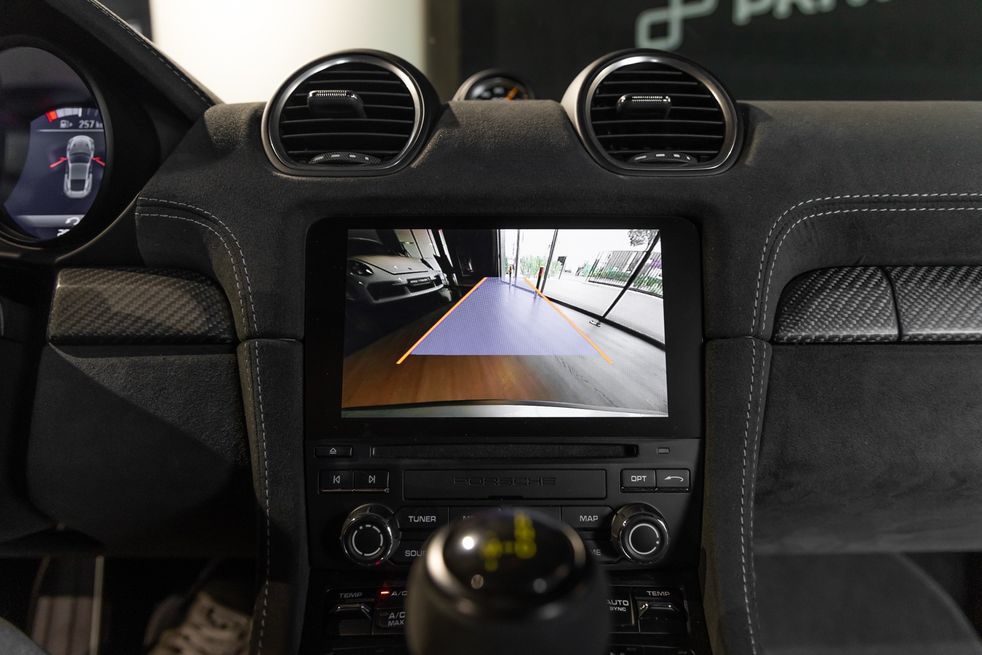 Tableau de bord – PORSCHE – 718 GT4RS – 2024 – Gris Argent GT – 12 900 km – 500 ch – Flat 6 Atmo – Transmission : Sequentielle – Origine France – Privaty Cars – Recherche de supercars hors marché dans l’Ouest de la France
