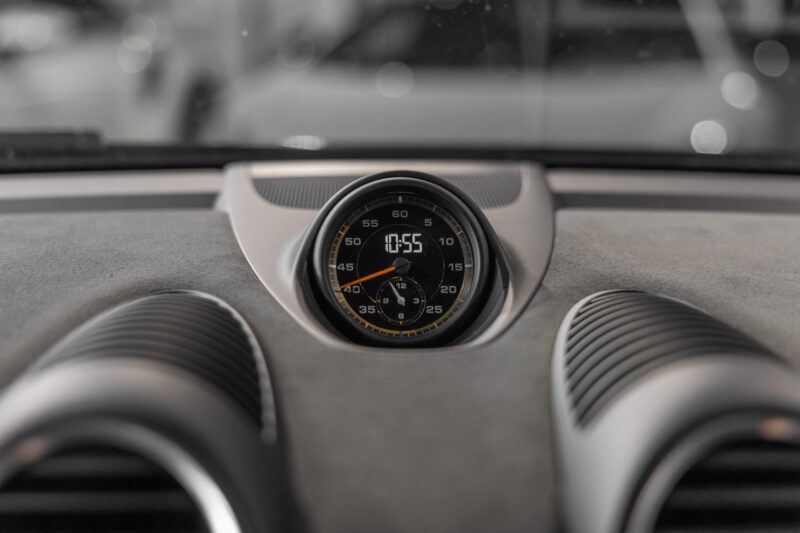 Tableau de bord – PORSCHE – 718 GT4RS – 2024 – Gris Argent GT – 12 900 km – 500 ch – Flat 6 Atmo – Transmission : Sequentielle – Origine France – Privaty Cars – Véhicules de sport et de luxe d’occasion proche de Bordeaux
