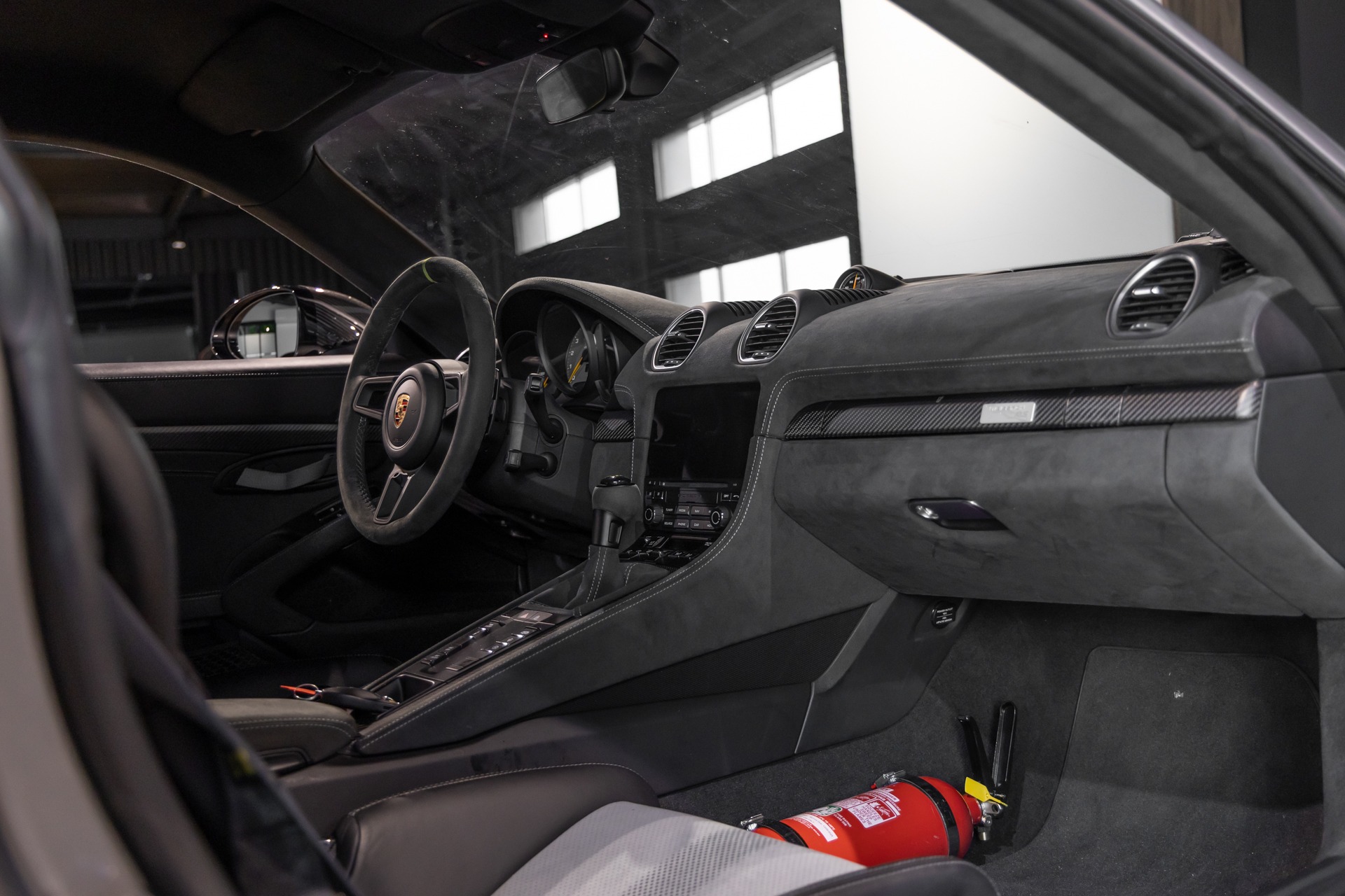 Tableau de bord – PORSCHE – 718 GT4RS – 2024 – Gris Argent GT – 12 900 km – 500 ch – Flat 6 Atmo – Transmission : Sequentielle – Origine France – Privaty Cars – Spécialiste des sportives d’occasion proche de Bordeaux