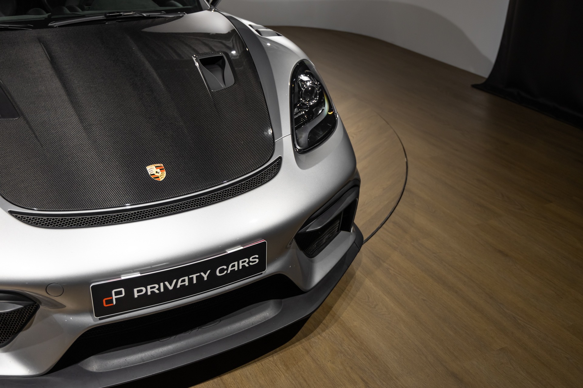 À vendre – PORSCHE – 718 GT4RS – 2024 – Gris Argent GT – 12 900 km – 500 ch – Flat 6 Atmo – Transmission : Sequentielle – Vue principale – Origine France – Privaty Cars – Courtage automobile pour véhicules exclusifs entre Bordeaux et Nantes