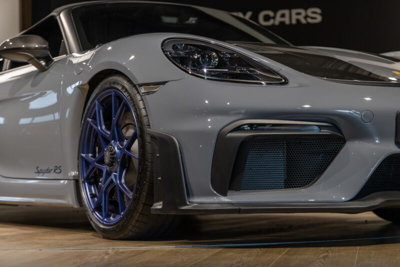 Carrosserie – PORSCHE – 718 Spyder RS – 2025 – Gris Arctique – 4 500 km – 500 ch – Flat 6 Atmo – Transmission : Sequentielle – Origine France – Privaty Cars – Rachat de Porsche et Ferrari d’occasion entre Bordeaux et Nantes