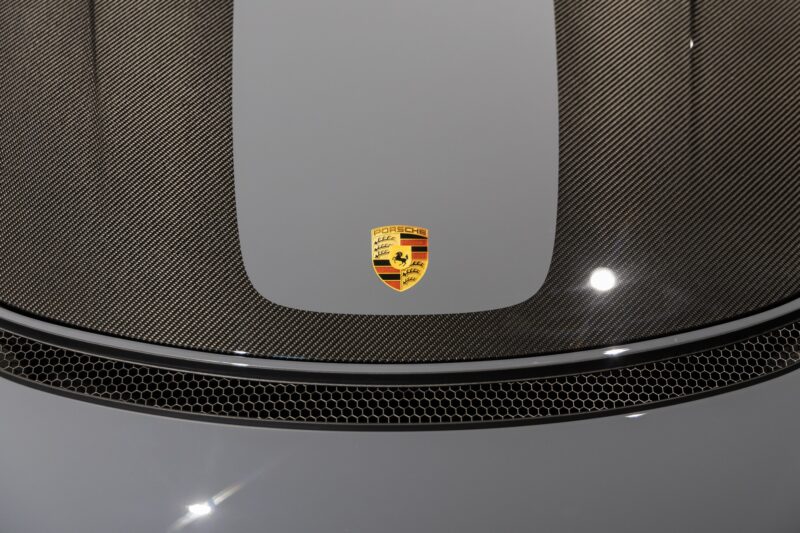 Carrosserie – PORSCHE – 718 Spyder RS – 2025 – Gris Arctique – 4 500 km – 500 ch – Flat 6 Atmo – Transmission : Sequentielle – Origine France – Privaty Cars – Achat et vente de véhicules PORSCHE d’occasion proche de Nantes