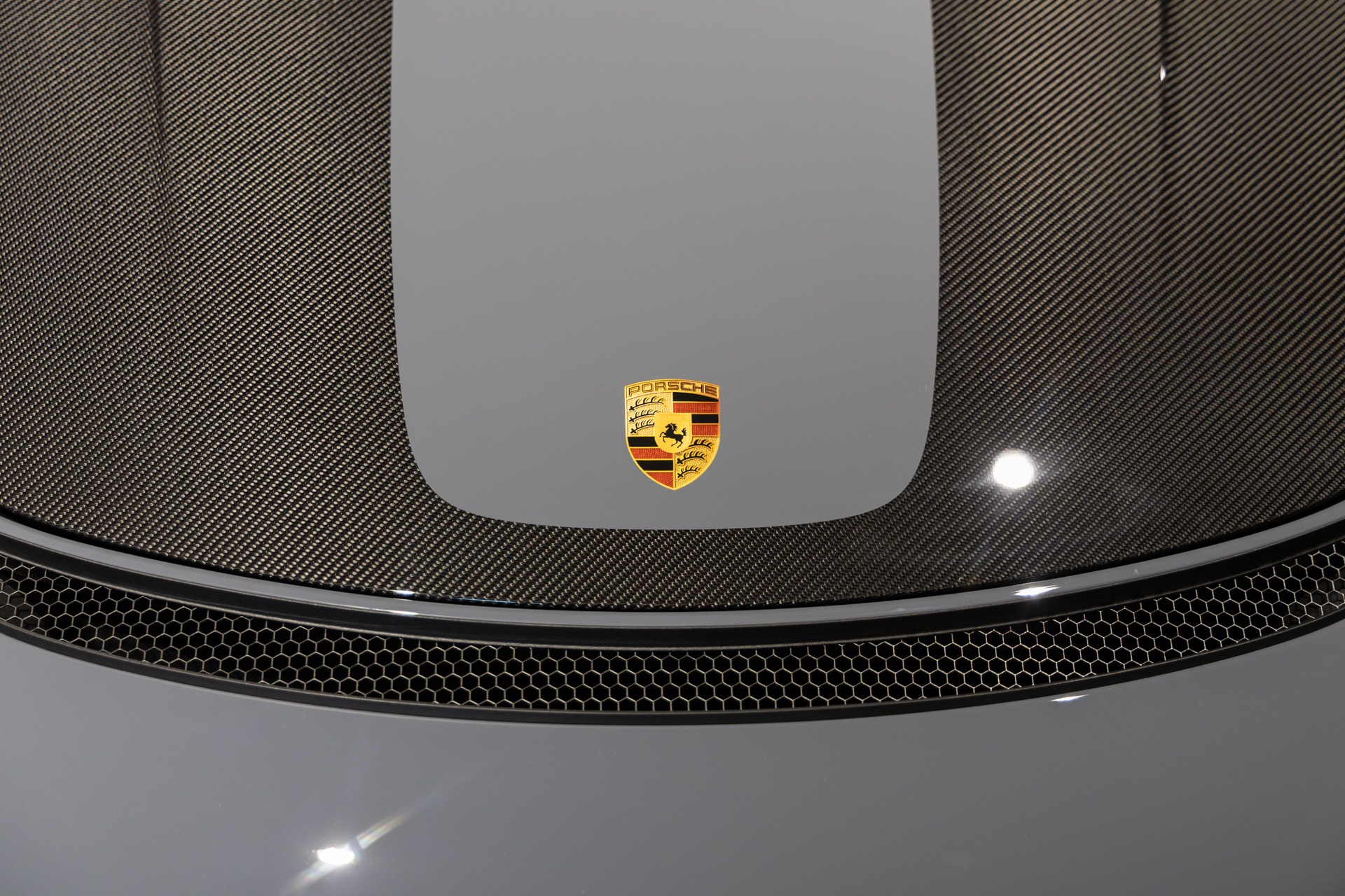 Carrosserie – PORSCHE – 718 Spyder RS – 2025 – Gris Arctique – 4 500 km – 500 ch – Flat 6 Atmo – Transmission : Sequentielle – Origine France – Privaty Cars – Achat et vente de véhicules PORSCHE d’occasion proche de Nantes