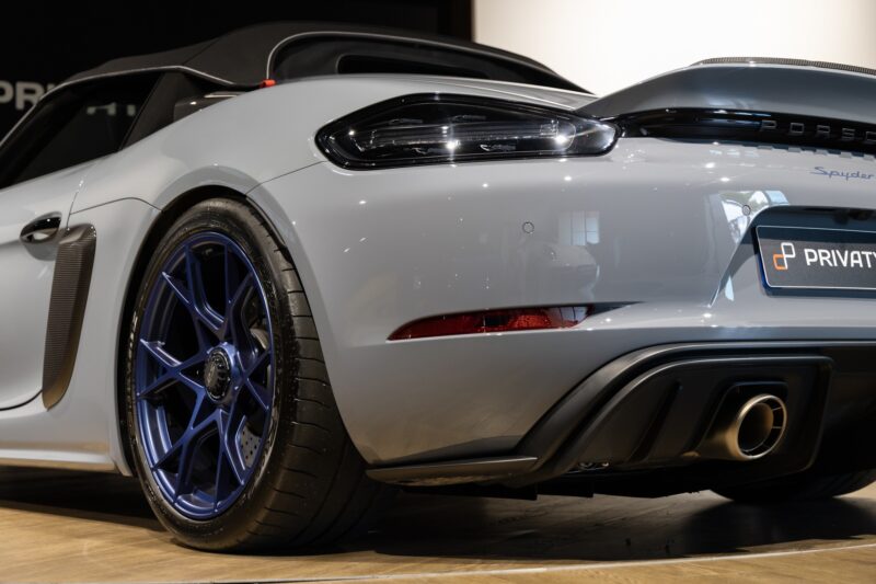 Carrosserie – PORSCHE – 718 Spyder RS – 2025 – Gris Arctique – 4 500 km – 500 ch – Flat 6 Atmo – Transmission : Sequentielle – Origine France – Privaty Cars – Vente de voitures de prestige d’occasion près de Niort