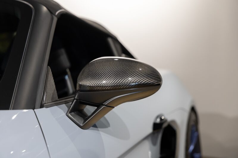 Carrosserie – PORSCHE – 718 Spyder RS – 2025 – Gris Arctique – 4 500 km – 500 ch – Flat 6 Atmo – Transmission : Sequentielle – Origine France – Privaty Cars – Négoce de véhicules GT et sportives d’exception entre Bordeaux et Nantes