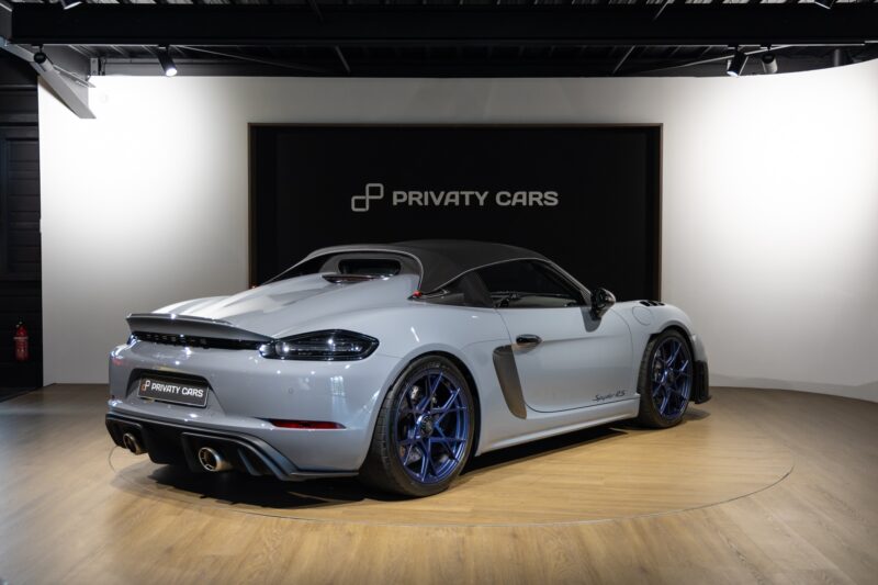 Extérieur – PORSCHE – 718 Spyder RS – 2025 – Gris Arctique – 4 500 km – 500 ch – Flat 6 Atmo – Transmission : Sequentielle – Origine France – Privaty Cars – Service de courtage et recherche automobile premium entre Bordeaux et Nantes