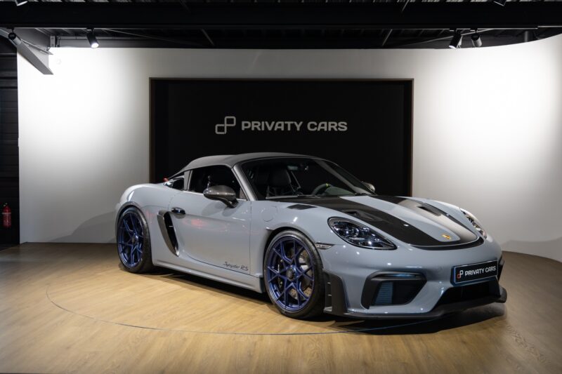 Extérieur – PORSCHE – 718 Spyder RS – 2025 – Gris Arctique – 4 500 km – 500 ch – Flat 6 Atmo – Transmission : Sequentielle – Origine France – Privaty Cars – Spécialiste des voitures de luxe d’occasion proche de Bordeaux
