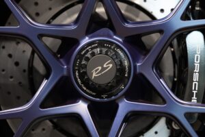 Jantes – PORSCHE – 718 Spyder RS – 2025 – Gris Arctique – 4 500 km – 500 ch – Flat 6 Atmo – Transmission : Sequentielle – Origine France – Privaty Cars – Achat et vente de supercars d’occasion dans l’Ouest de la France