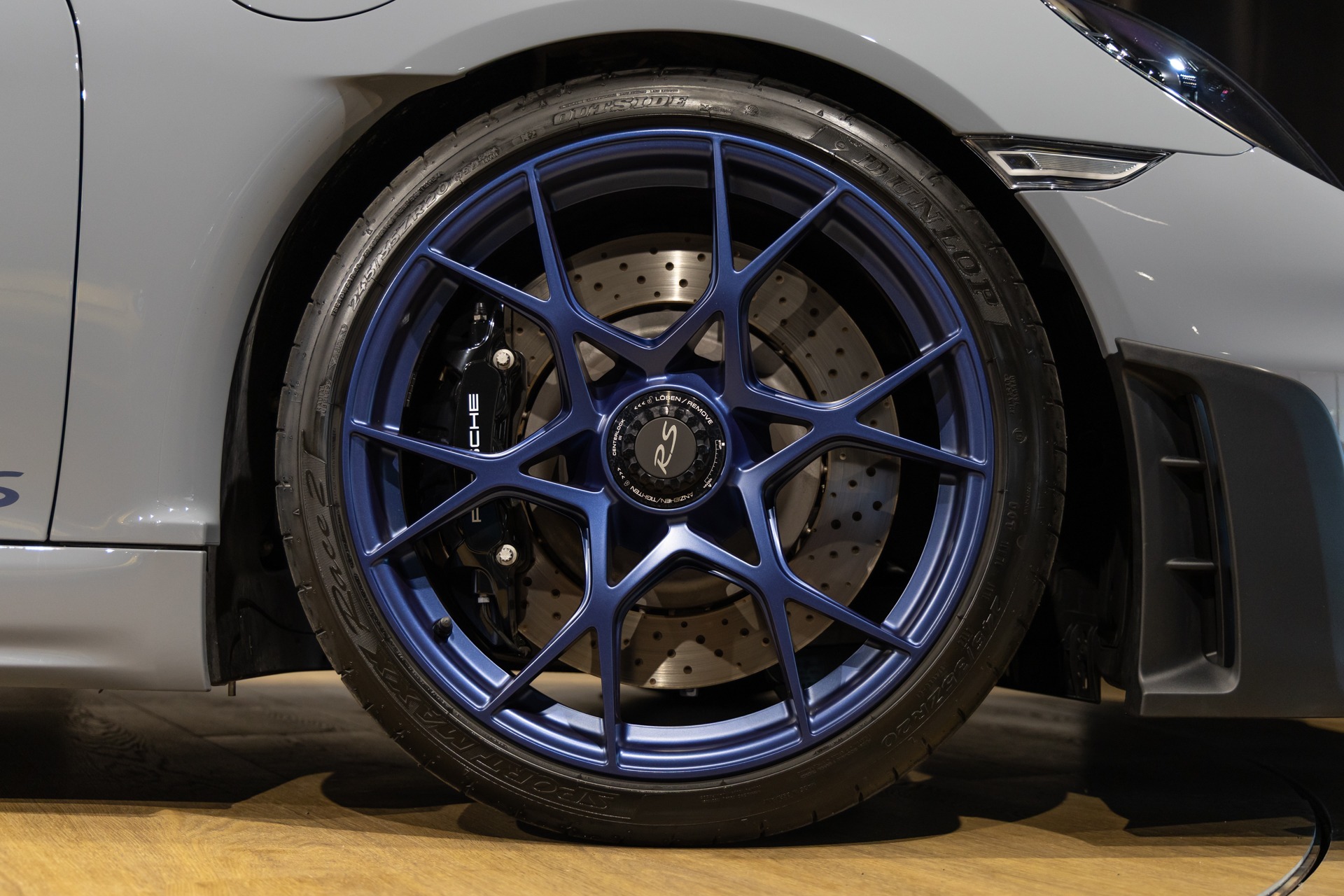 Jantes – PORSCHE – 718 Spyder RS – 2025 – Gris Arctique – 4 500 km – 500 ch – Flat 6 Atmo – Transmission : Sequentielle – Origine France – Privaty Cars – Recherche de supercars hors marché en Nouvelle-Aquitaine