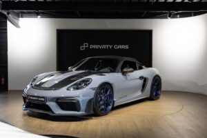 À vendre – PORSCHE – 718 Spyder RS – 2025 – Gris Arctique – 4 500 km – 500 ch – Flat 6 Atmo – Transmission : Sequentielle – Photo principale – Origine France – Privaty Cars – Chasseur de voitures de sport sur mesure proche de Bordeaux