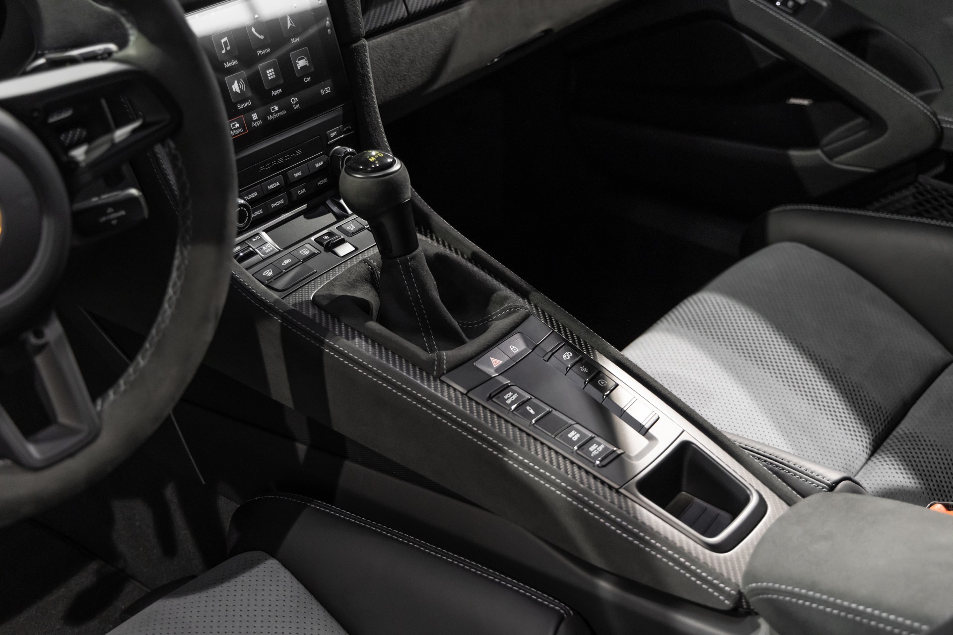 Tableau de bord – PORSCHE – 718 Spyder RS – 2025 – Gris Arctique – 4 500 km – 500 ch – Flat 6 Atmo – Transmission : Sequentielle – Origine France – Privaty Cars – Achat et vente de supercars d’occasion entre Bordeaux et Nantes