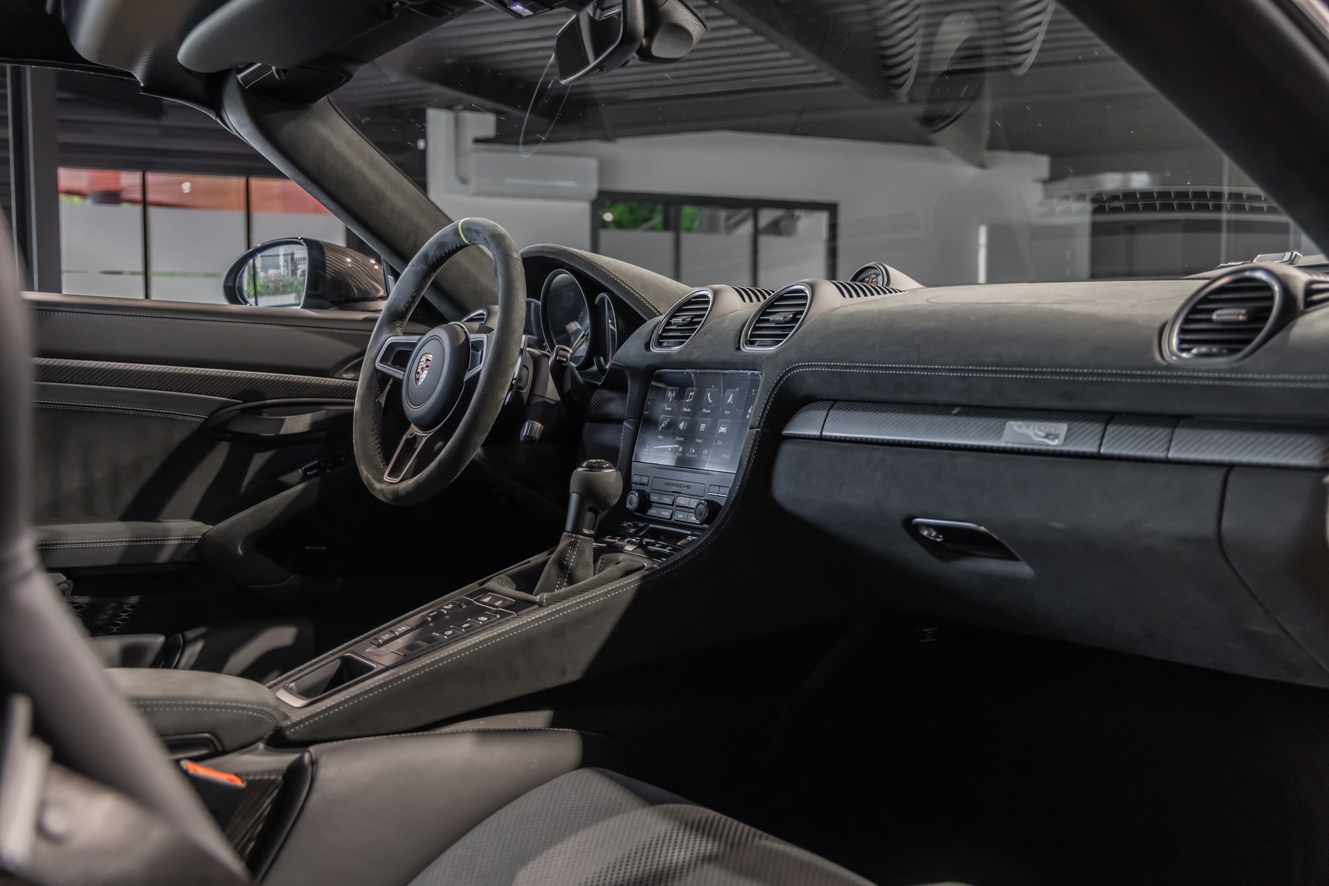 Tableau de bord – PORSCHE – 718 Spyder RS – 2025 – Gris Arctique – 4 500 km – 500 ch – Flat 6 Atmo – Transmission : Sequentielle – Origine France – Privaty Cars – Sélection de véhicules PORSCHE disponibles à 2 heures de Paris en TGV