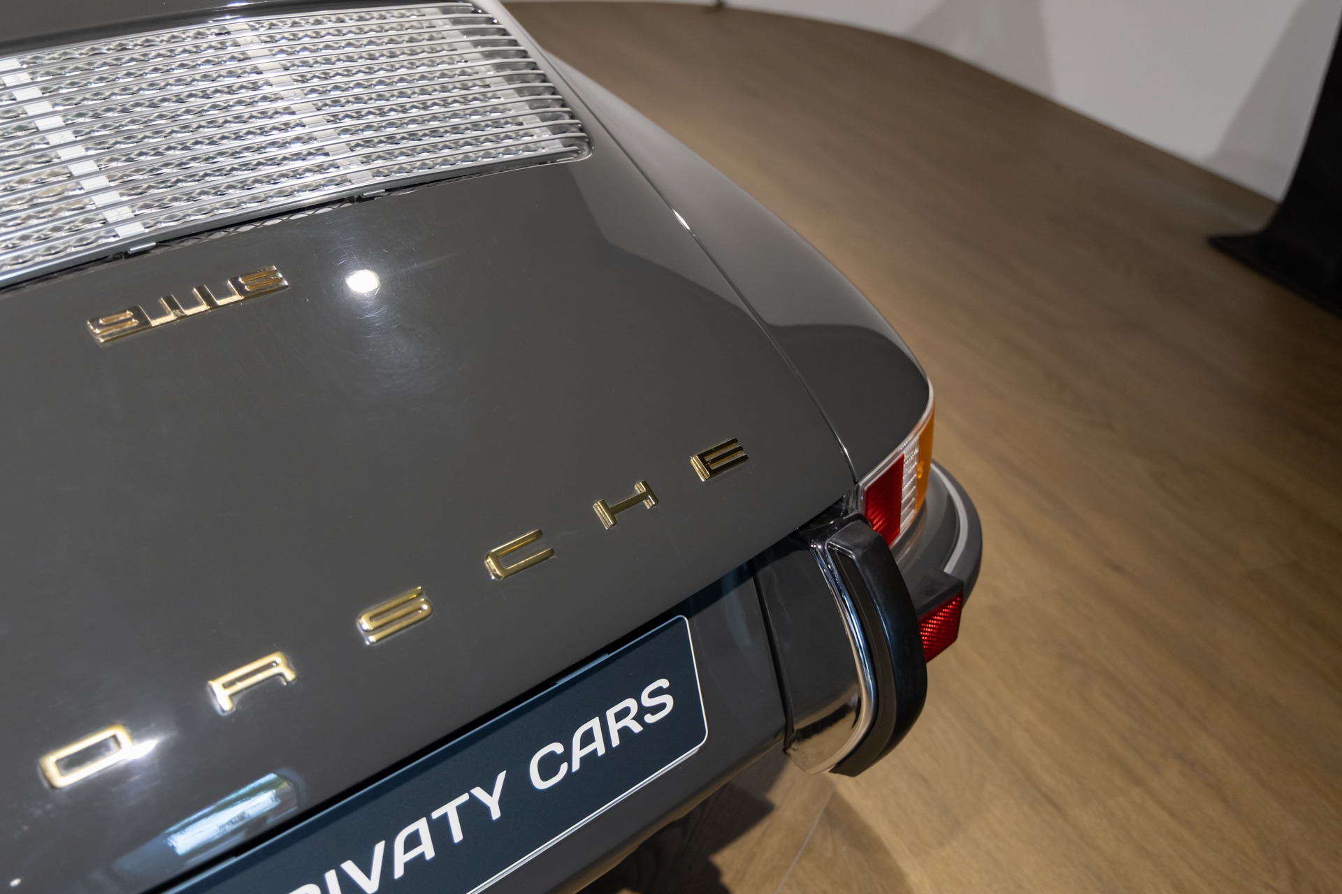 Carrosserie – PORSCHE – 911 912 Targa – 1973 – Slate Grey – 73 900 km – 165 ch – flat-6 2.4 litres Atmo – Transmission : Manuelle – Origine État-unis – Privaty Cars – Expertise et vente de modèles Super Sport entre Bordeaux et Nantes