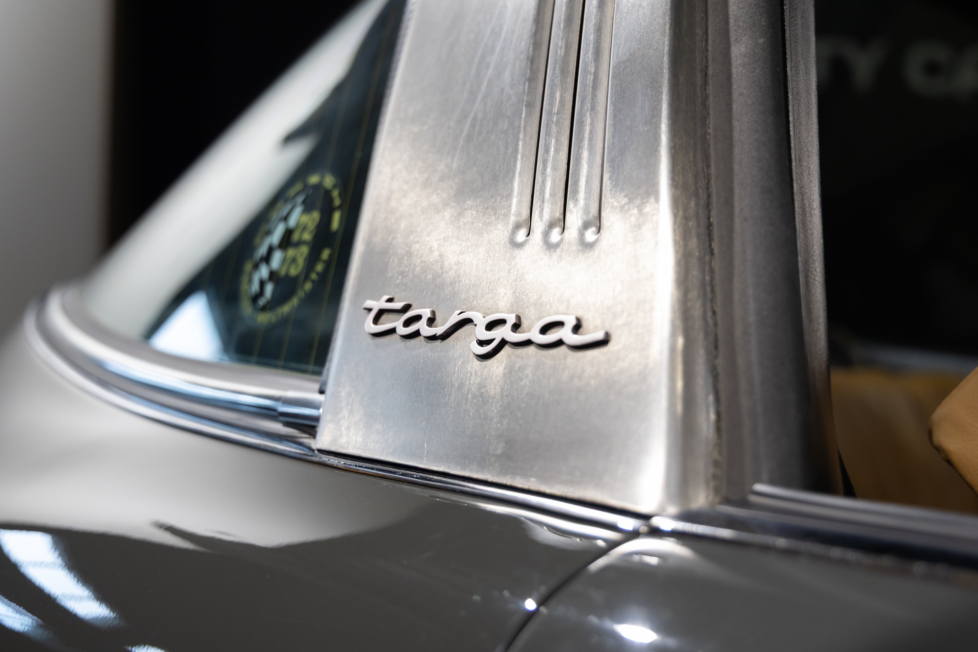 Carrosserie – PORSCHE – 911 912 Targa – 1973 – Slate Grey – 73 900 km – 165 ch – flat-6 2.4 litres Atmo – Transmission : Manuelle – Origine État-unis – Privaty Cars – Spécialiste indépendant Porsche, Ferrari et McLaren à 2 heures de Paris en TGV