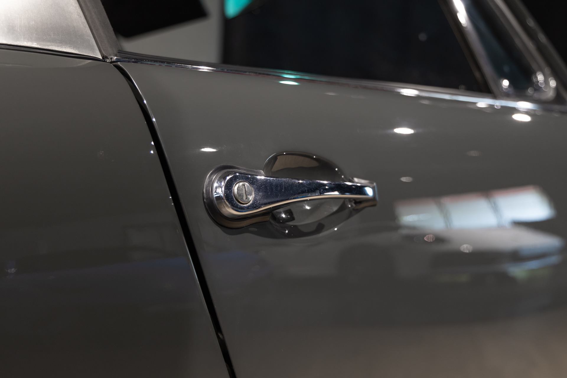 Carrosserie – PORSCHE – 911 912 Targa – 1973 – Slate Grey – 73 900 km – 165 ch – flat-6 2.4 litres Atmo – Transmission : Manuelle – Origine État-unis – Privaty Cars – Mandat de vente pour automobiles de luxe dans l’Ouest de la France